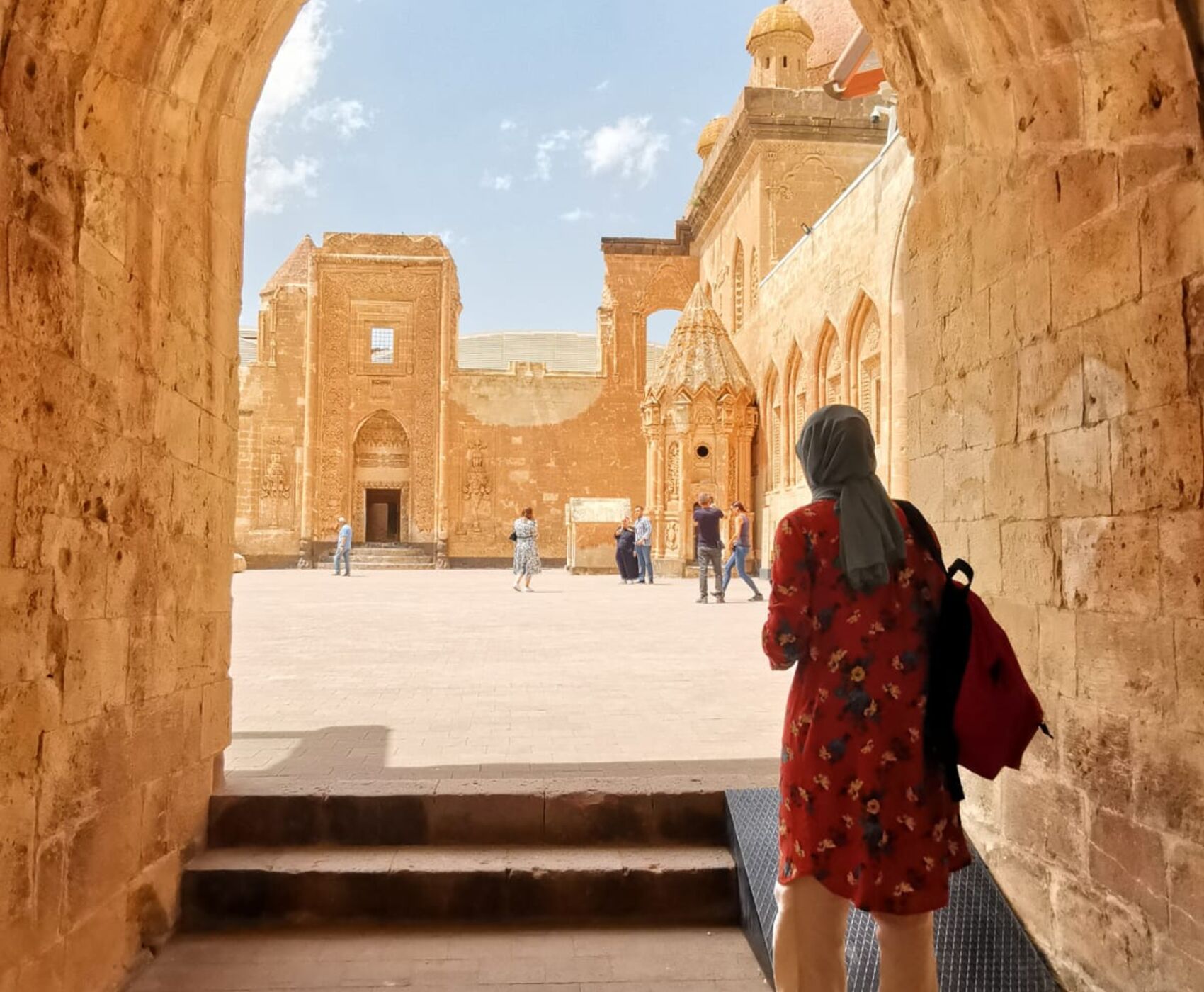 UÇAKLI VAN KARS KARADENİZ BATUM  TURU