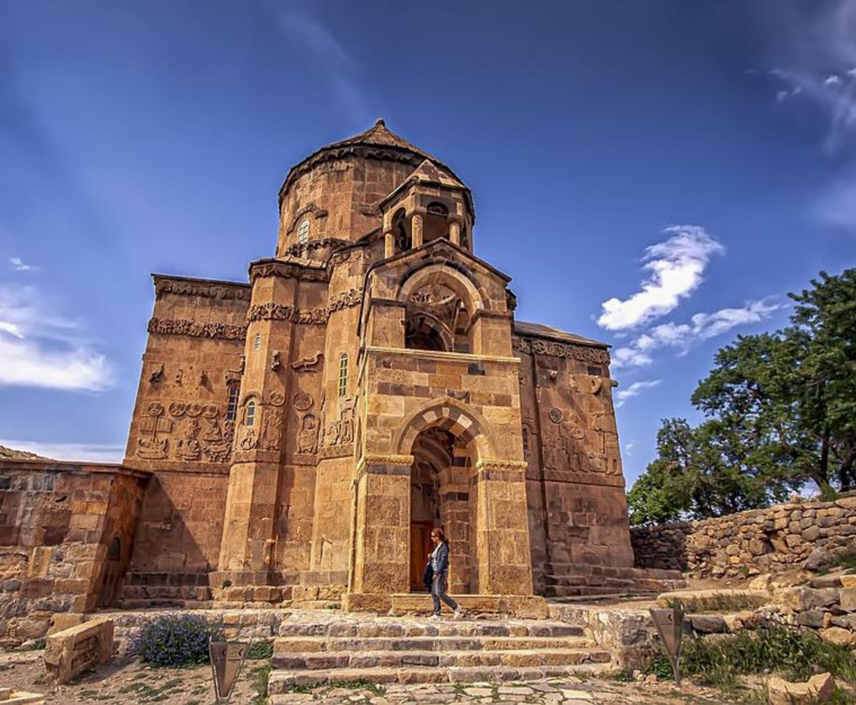 UÇAKLI VAN KARS KARADENİZ BATUM  TURU