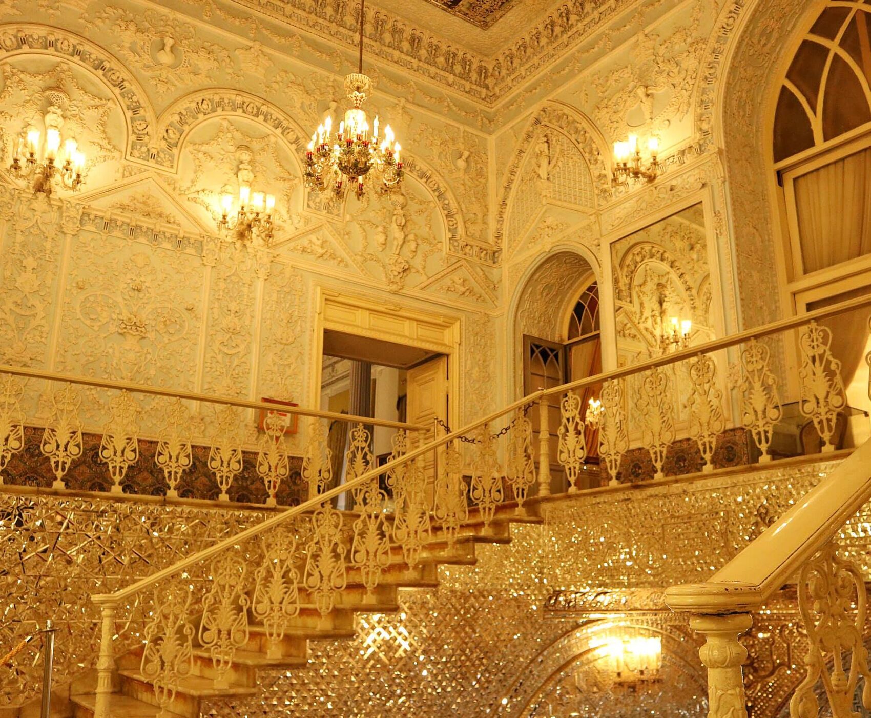 ANTALYA VE İSTANBUL DAN UÇAKLI BÜYÜK İRAN TURU