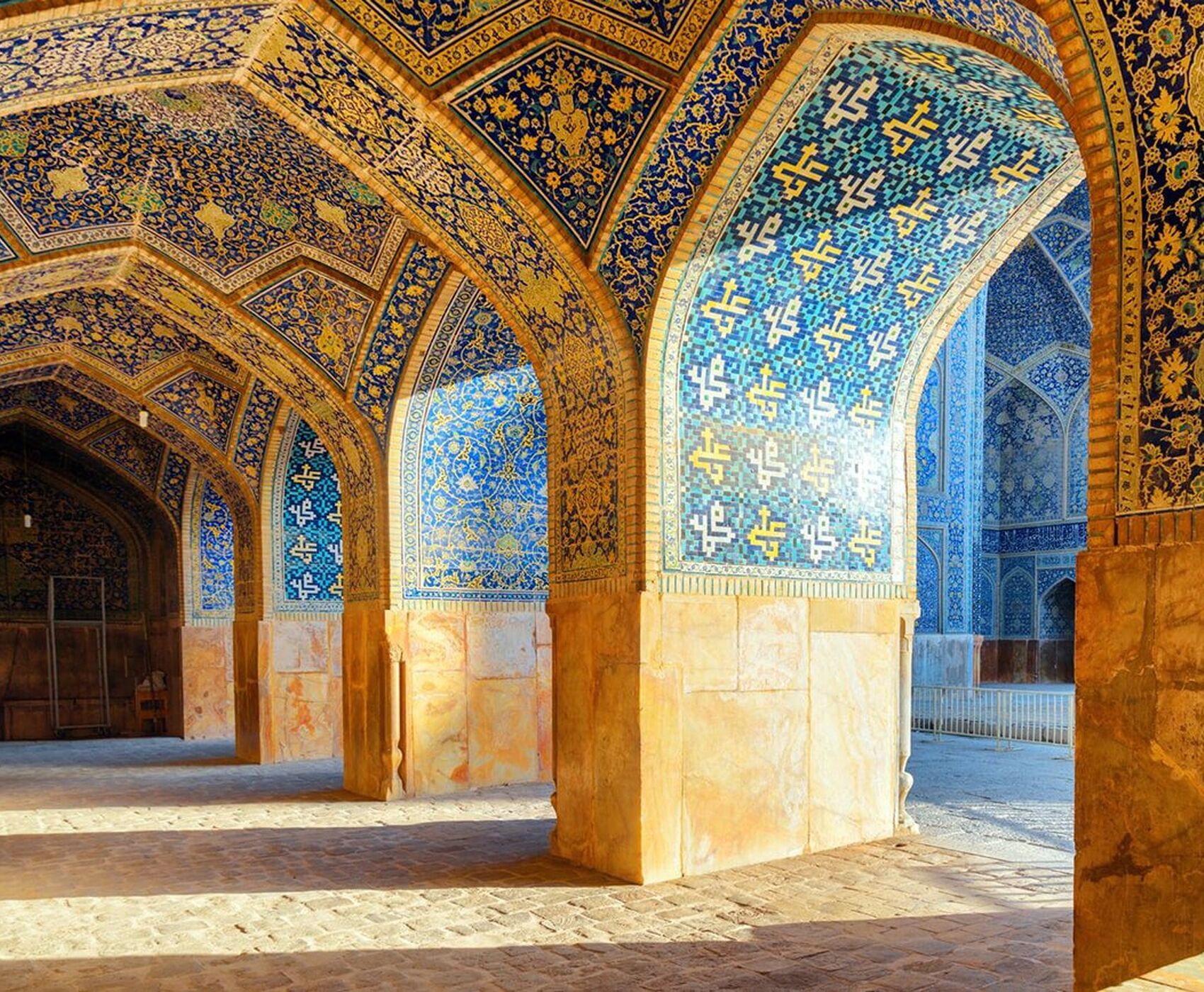 ANTALYA VE İSTANBUL DAN UÇAKLI BÜYÜK İRAN TURU