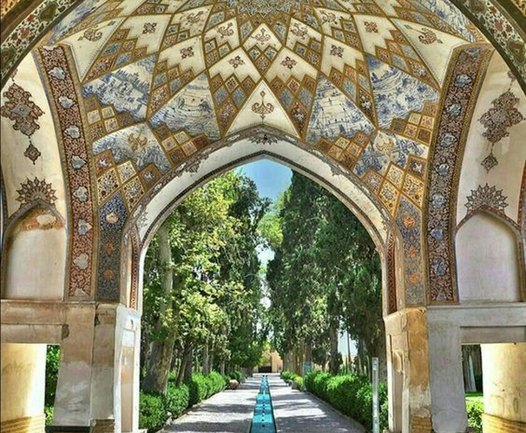 ANTALYA VE İSTANBUL DAN UÇAKLI BÜYÜK İRAN TURU