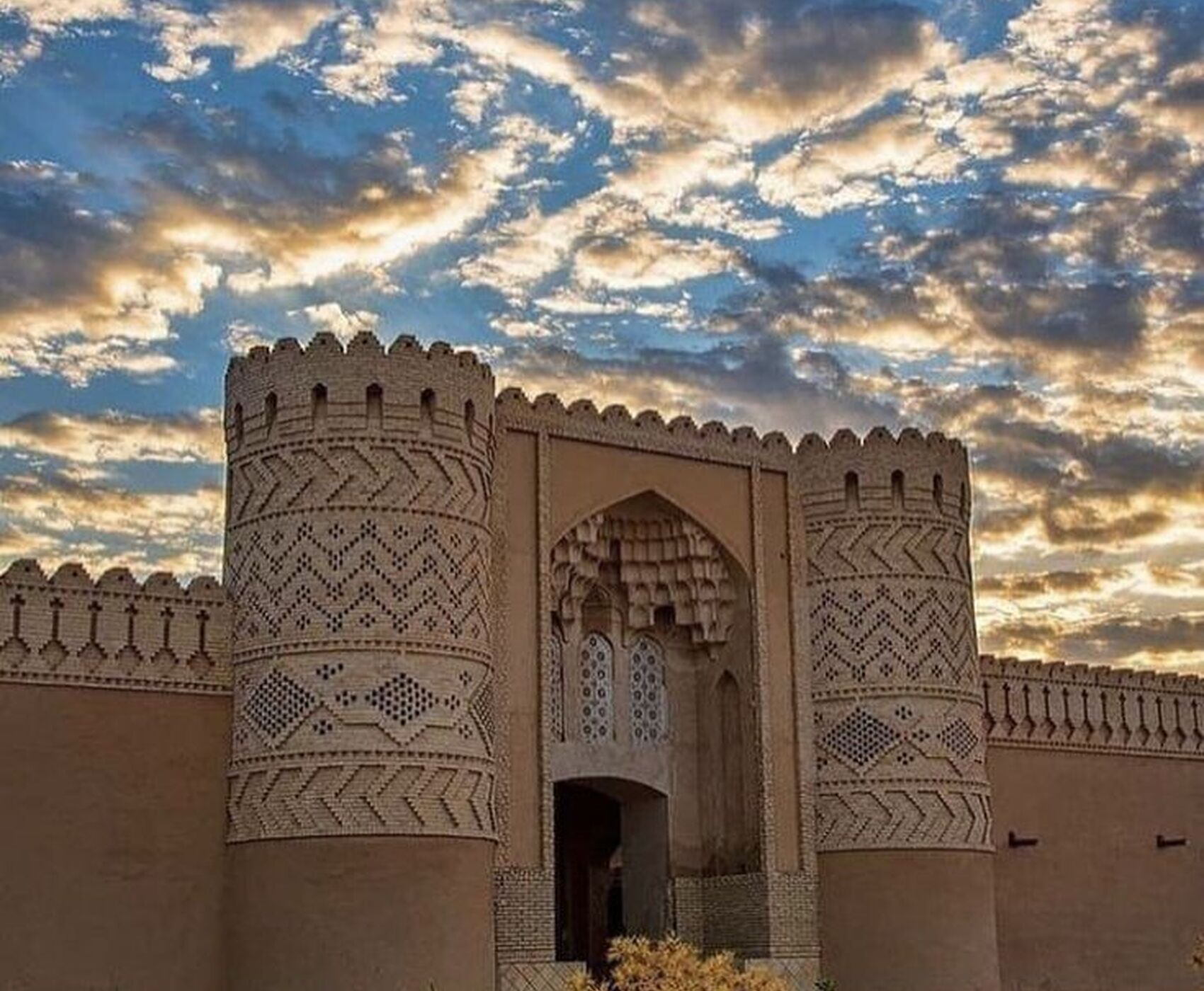 ANTALYA VE İSTANBUL DAN UÇAKLI BÜYÜK İRAN TURU