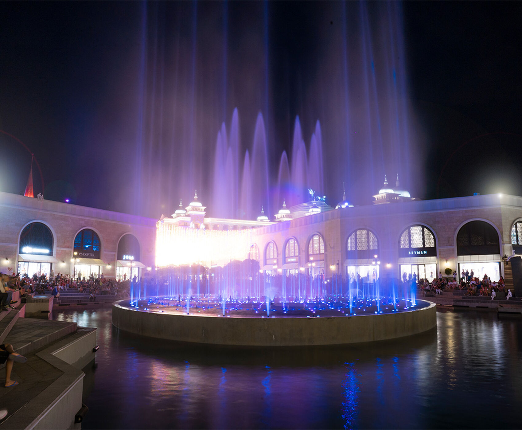 LAND OF LEGEND NIGHT SHOW