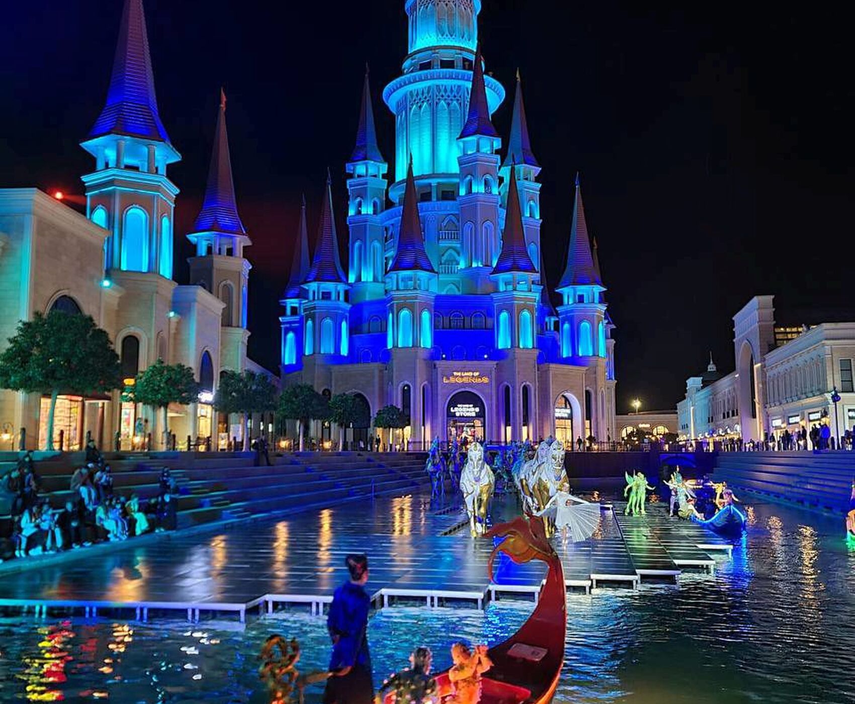 LAND OF LEGEND NIGHT SHOW