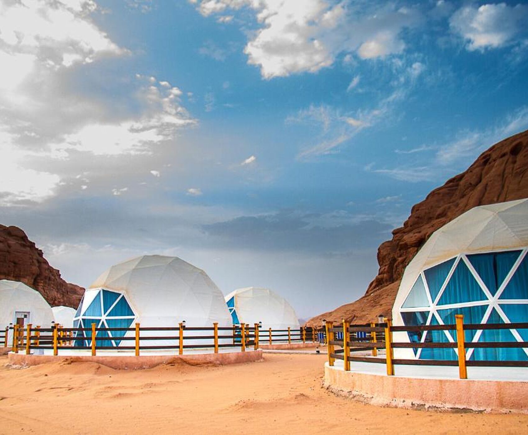 İSTANBUL ÇIKIŞLI VİZESİZ HER ŞEY DAHİL BAŞTAN BAŞA ÜRDÜN KEŞİF TURU