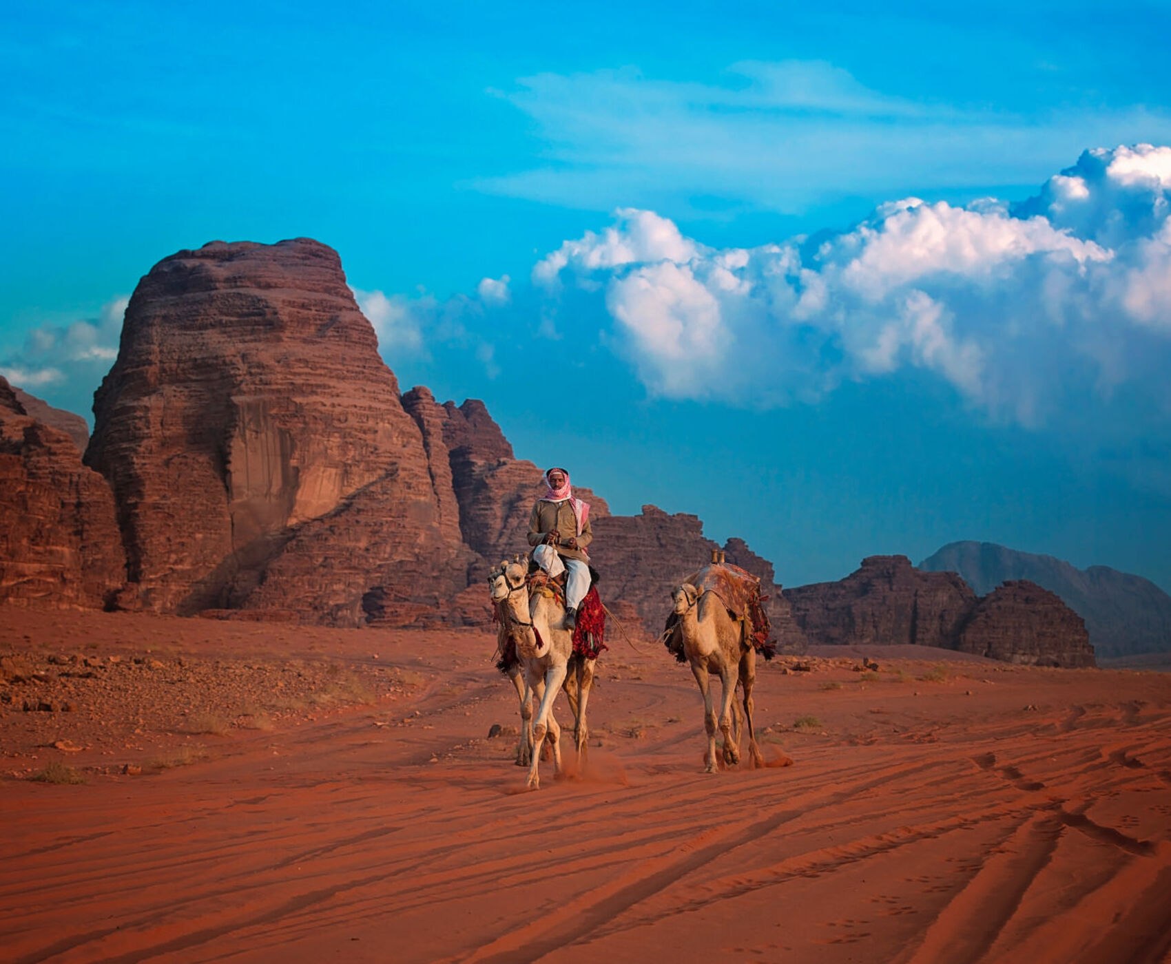 İZMİR ÇIKIŞLI VİZESİZ HER ŞEY DAHİL BAŞTAN BAŞA ÜRDÜN KEŞİF TURU